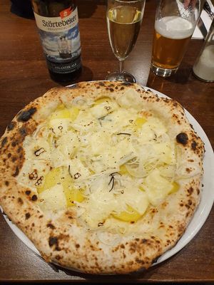 Patata & Cipolla pizza, simply amazing at La Stella Nera in Berlin