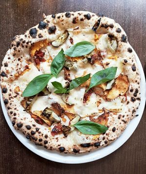 Pizza bianca carciofina piccante at La Stella Nera in Berlin