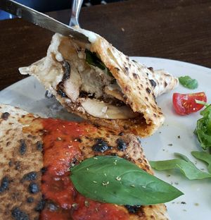 Calzone a love supreme - close-up at La Stella Nera in Berlin