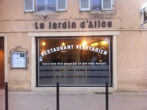 Front of the restaurant at Le Jardin d'Alice in Beaune