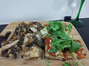 pizza champignons
pizza tomate, artichaut, roquette at Pizz'arome in Strasbourg