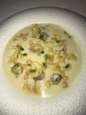 Crema di topinambur con chips e ceci croccanti  at Mater Terrae in Rome