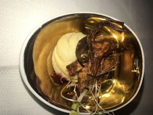 Amuse bouche con carciofo e hummus  at Mater Terrae in Rome