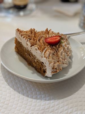 Bolo de batata doce e especiarias at Veganeats Caffe in Lisbon