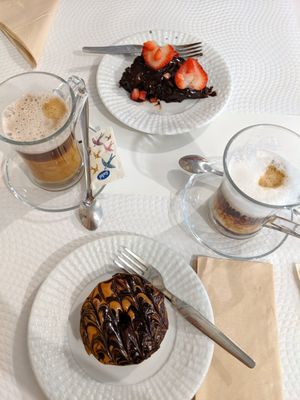 Sweet options at Veganeats Caffe in Lisbon