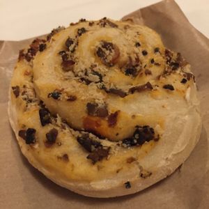 Pizza bread at Veganeats Caffe in Lisbon