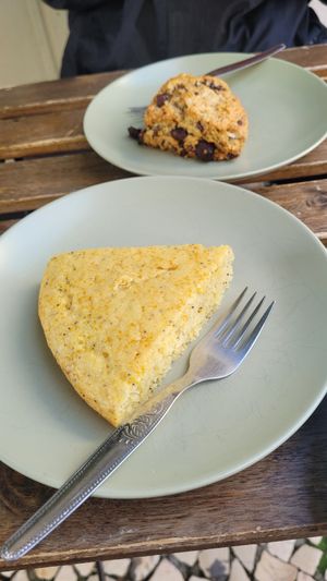 lemon poppy seed cake, chocolate buns 😍 at Veganeats Caffe in Lisbon