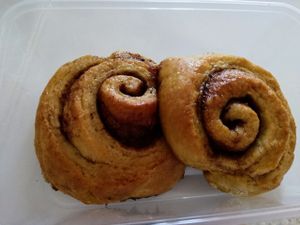 Cinnamon rolls at Veganeats Caffe in Lisbon