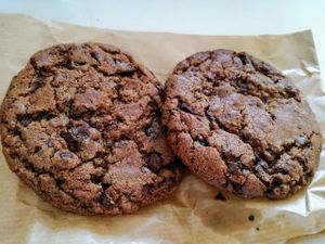 Chocolate and coffee cockies at Veganeats Caffe in Lisbon