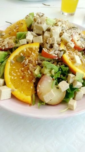 adoro adoro adoro o restaurante Veganeats, donnas simpaticas, comida marvilhosa, e bolos gulosos!  at Veganeats Caffe in Lisbon