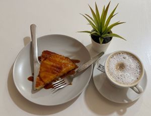 pineapple-salted caramel cake at Veganeats Caffe in Lisbon