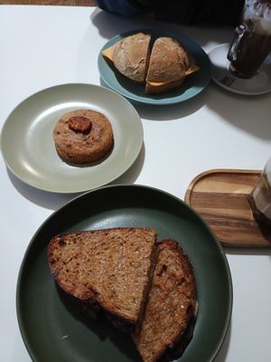 Pão com queijo e fiambre + pastel de chouriço de seitan e alecrim + tosta de queijo e fiambre at Veganeats Caffe in Lisbon
