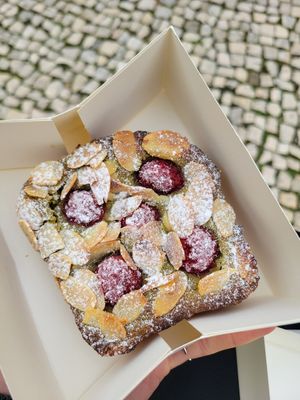 Matcha raspberry and almonds brioche at Veganeats Caffe in Lisbon