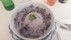 main plate at Veganeats Caffe in Lisbon