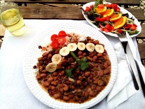 Tea, salad and main dish at Veganeats Caffe in Lisbon
