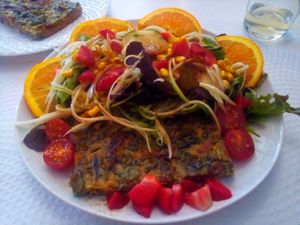 Pastelinhos de grão com salada at Veganeats Caffe in Lisbon