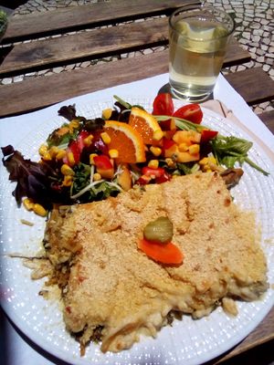 Delicious vegan "empadão" with salad at Veganeats Caffe in Lisbon