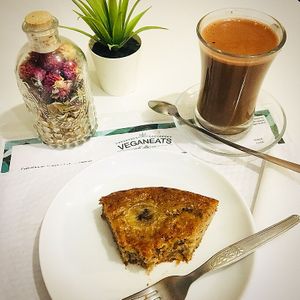 Banana cake and hot chocolate 😋 at Veganeats Caffe in Lisbon