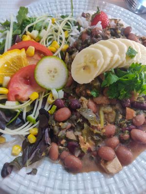 Portuguese feijoada at Veganeats Caffe in Lisbon