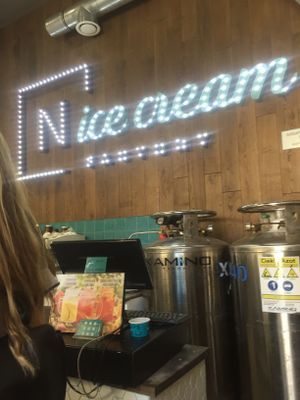 nitrogen mashine at N'Ice Cream Factory in Warsaw