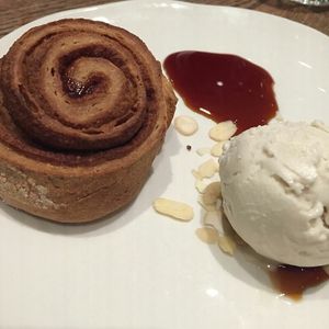 Cinnamon roll at Farmacy in West London