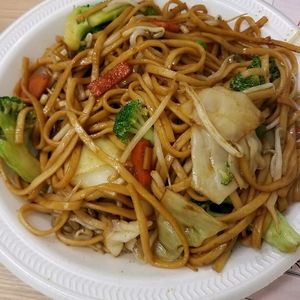 Vegetable Lo Mein at Sun Tong Luck Asian Cuisine in Columbus