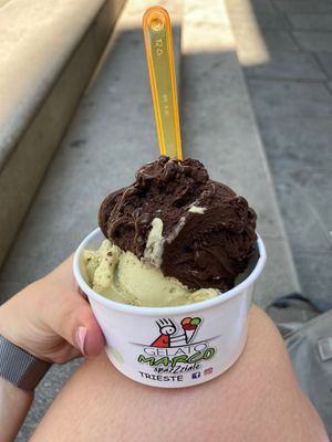 Tub with two scoops: pistachio vegano and Nero fondente (dark chocolate). Cost 3,40€ (23/7/22).    at Gelato Marco in Trieste