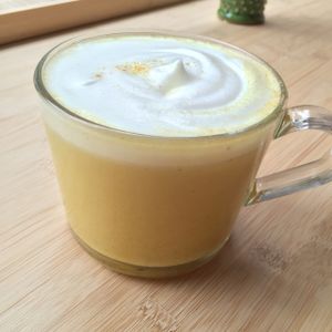 golden milk at Oatmeal in Paris