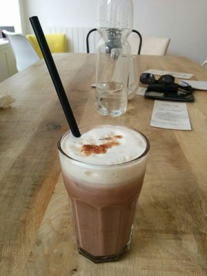 Chocolat chaud végane at Oatmeal in Paris
