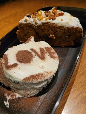 Tiramisu & carrot cake at Funky Jungle in Mechelen