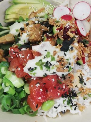 Vegan tuna poke bowl at Funky Jungle in Mechelen