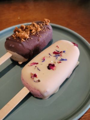 Vegan homemade magnums at Funky Jungle in Mechelen