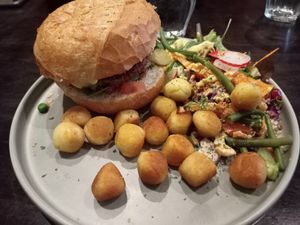 Funky deluxe burger at Funky Jungle in Mechelen