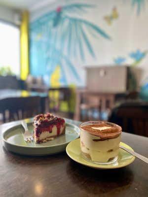 Vegan Tiramisu en ‘cheese’ cake  at Funky Jungle in Mechelen