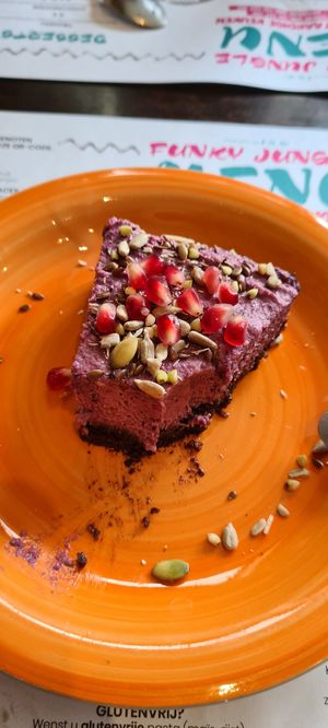 Funky vegan bosbessentaart at Funky Jungle in Mechelen
