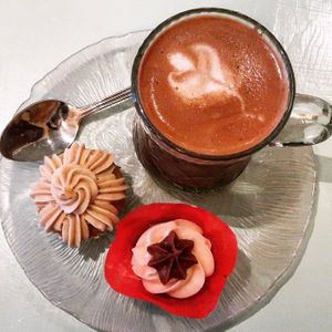 Vegan mini cupcakes and hot chocolate at Buttercup Cakes & Farmhouse Frosting in Santa Cruz