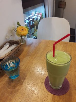 Amazake smoothie with added matcha at Karons in Tokyo