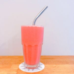 Amazakr smoothie toppping beetroot  at Karons in Tokyo