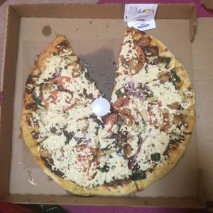 vegan pizza at Homeslyce Pizza Bar in Columbia