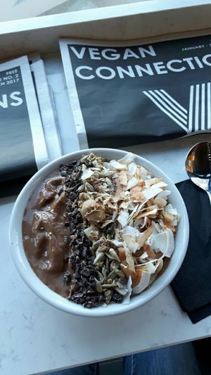 smoothie bowl at Juice Warrior in Edinburgh