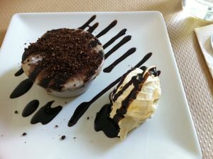 ice cream cake as the dessert of the menu of the day at Nomit in Valencia