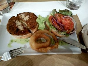 red lentils and quinoa burger at Nomit in Valencia
