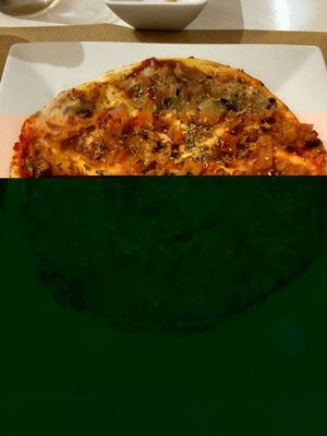 pizza at Nomit in Valencia