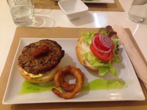 Hamburguesa at Nomit in Valencia