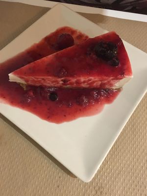 Slightly bland cheesecake. Good topping and base, but strange filling. 5.5 euros. June 2018 at Nomit in Valencia