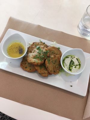 Vegetables pakoras  at Nomit in Valencia
