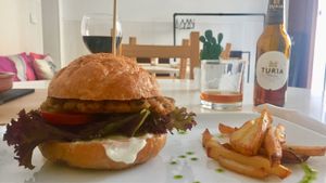 Prince burger with gluten-free roll at Nomit in Valencia