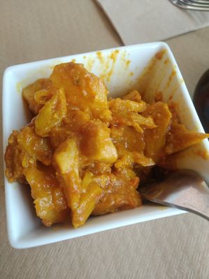 Tapa de patatas cocidas y "pollo" con salsa at La Huella Vegana in Rivas-vaciamadrid