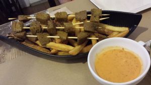 Pinchos morenos y patatas at La Huella Vegana in Rivas-vaciamadrid