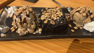 Brownie de chocolate con helado de cacahuete at La Huella Vegana in Rivas-vaciamadrid